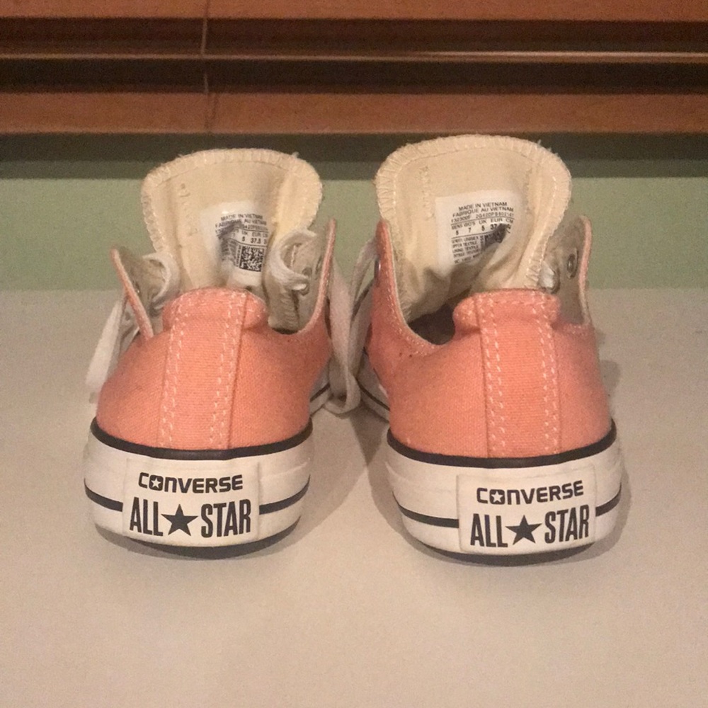 Pink Lowtop Converse ( size 5 ) - Picture 3 of 3